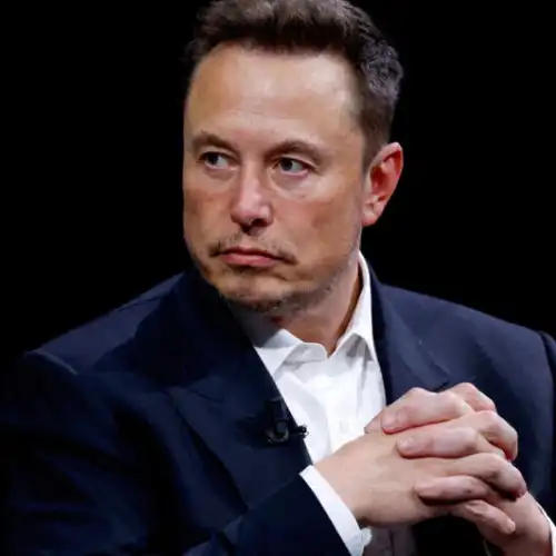 vMusk Backs Trump, Rejects Subsidies, Yet Tesla Pursues U.S. Benefits